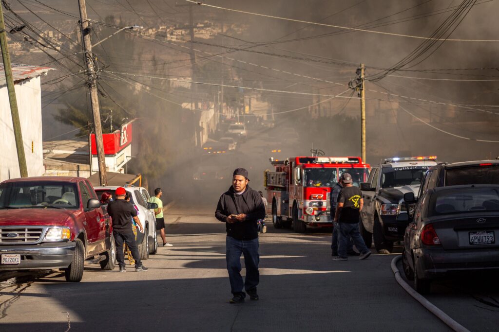 Incendio deja 10 casas consumidas y dos personas muertas