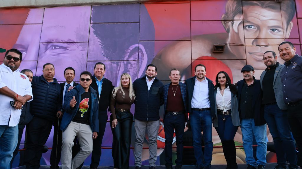 Alcalde Ismael Burgueño reconoce a Julio César Chávez con mural de 900 metros