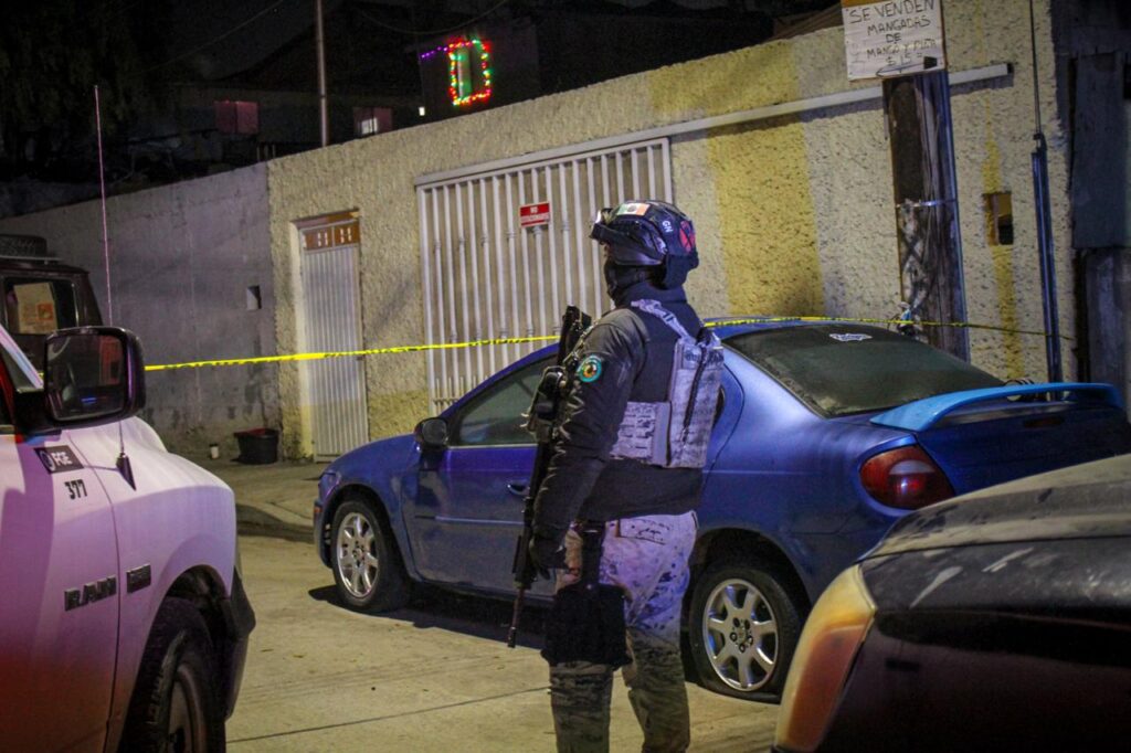 Ataque armado deja dos hombres lesionados en una camioneta