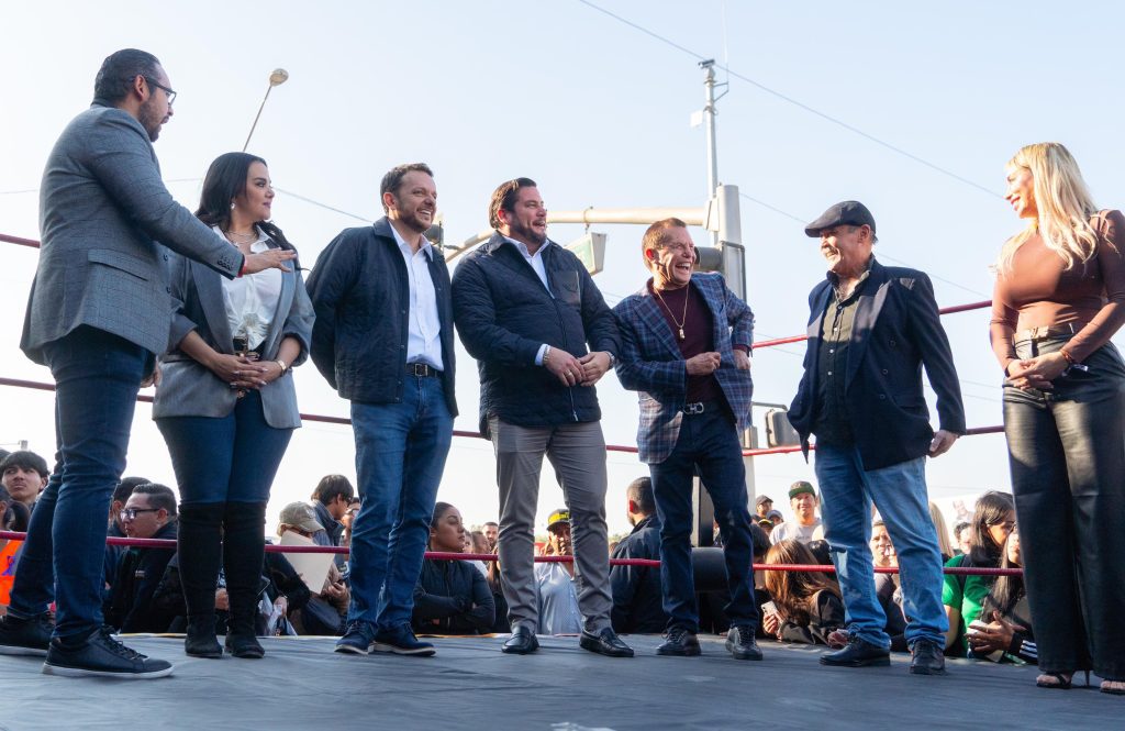 Alcalde Ismael Burgueño reconoce a Julio César Chávez con mural de 900 metros