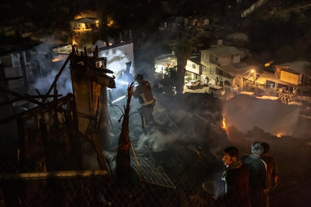 Mujer muere al rescatar a su hijo de un incendio