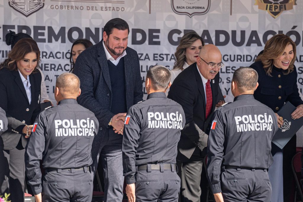 Ismael Burgueño asiste a graduación de 130 cadetes que se integran a las fuerzas de seguridad de BC
