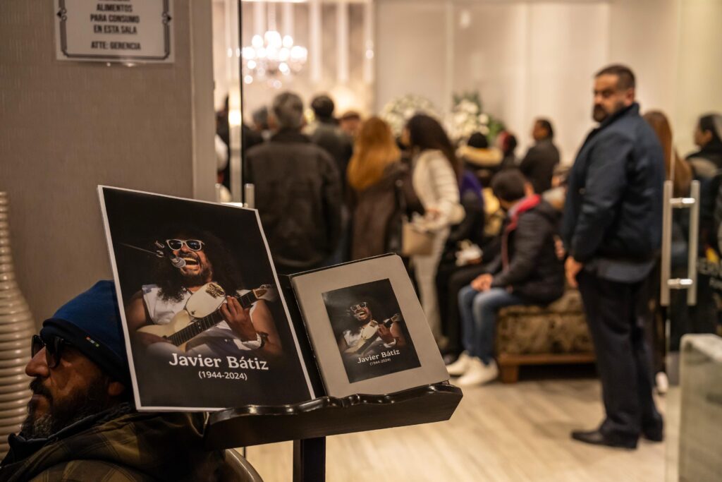 Entre flores y amigos despiden al legendario Javier Bátiz en Tijuana