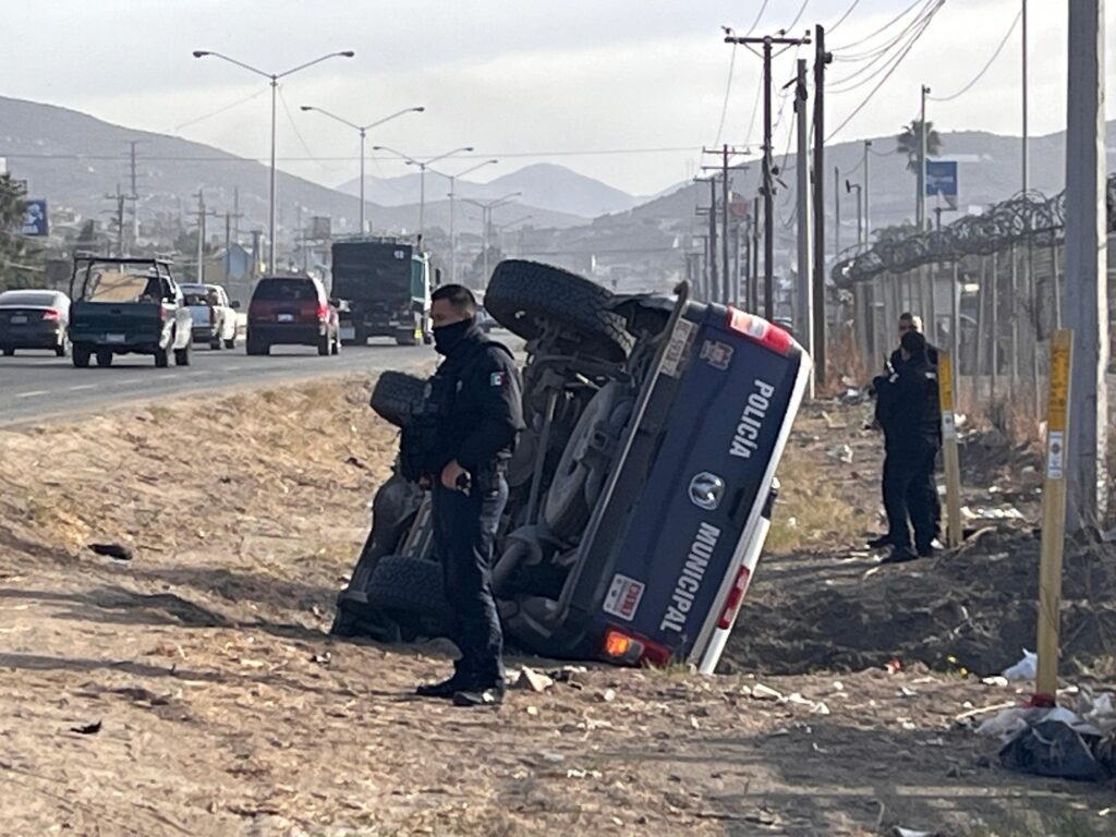 Ladrón de una Jeep provoca persecución policíaca y volcadura