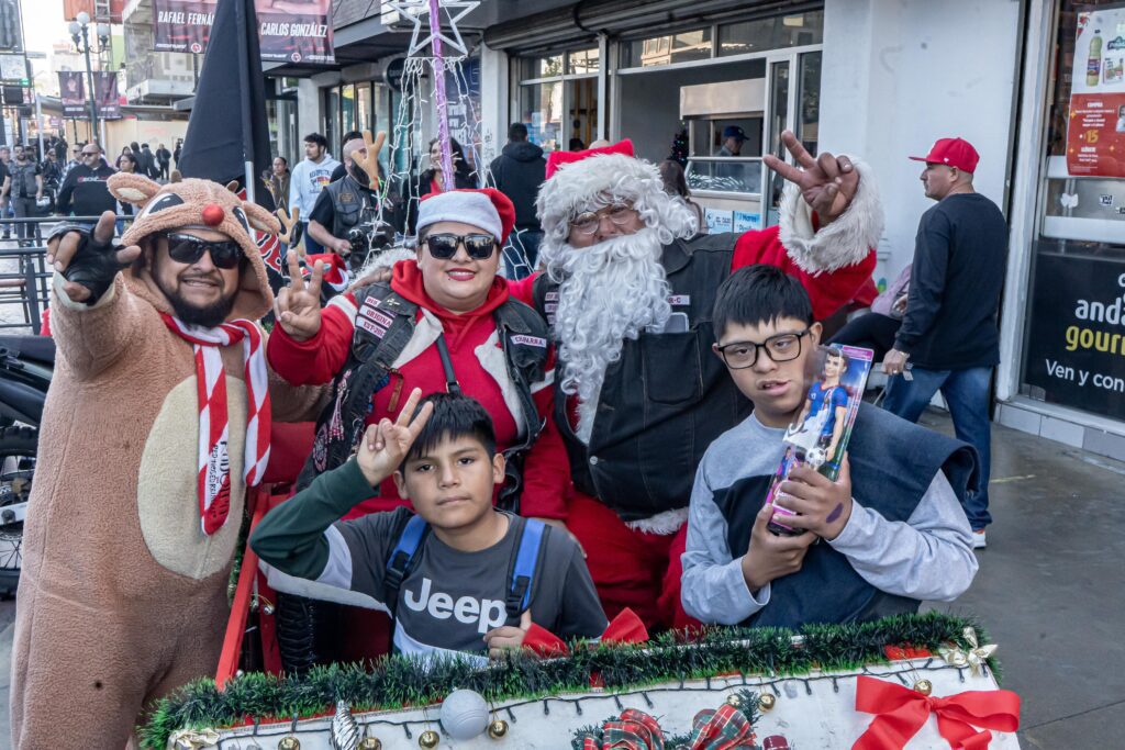 Bikers de México y Estados Unidos entregan más de 5 mil juguetes Bikers de México y Estados Unidos entregan más de 5 mil juguetes