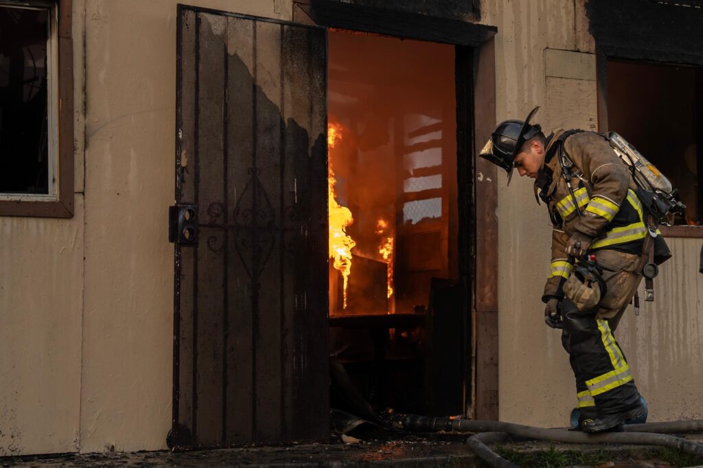 Incendio deja a familia sin vivienda en la colonia Montes Olímpicos