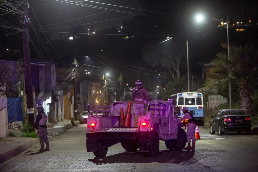 Incendio deja 10 casas consumidas y dos personas muertas