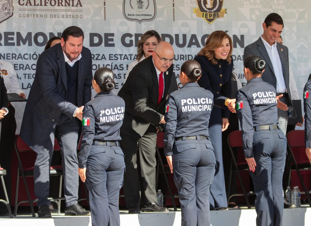 Ismael Burgueño asiste a graduación de 130 cadetes que se integran a las fuerzas de seguridad de BC