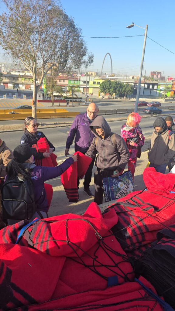 Caliente Ayuda lleva cobijas y alimentos a personas en situación de calle