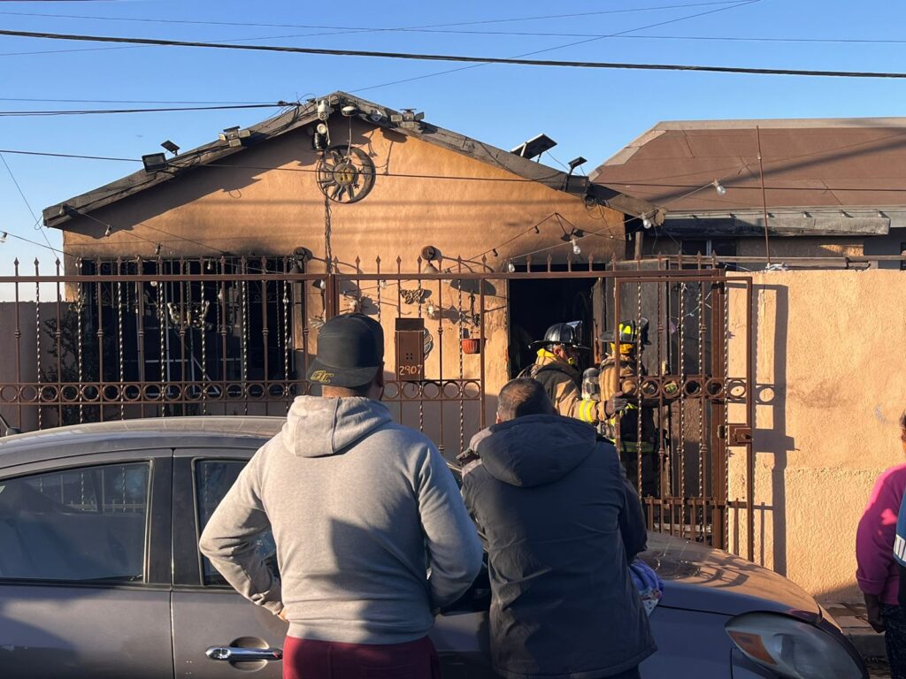 Tragedia en Tijuana: Dos menores pierden la vida en incendio por vientos de Santa Ana