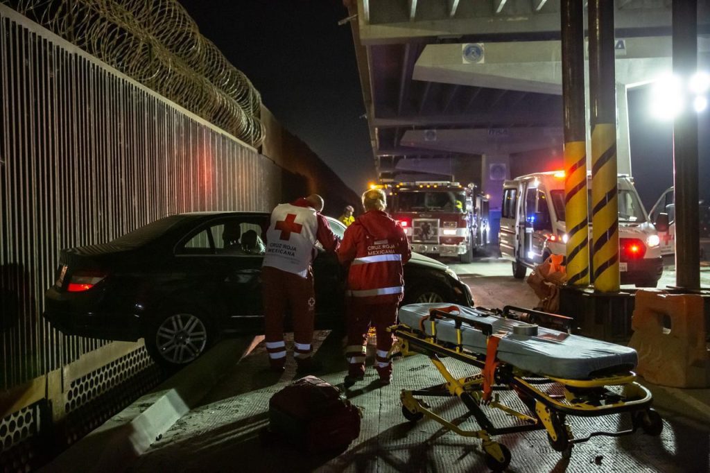 Conductor pierde el control y se impacta en obras del Viaducto Elevado
