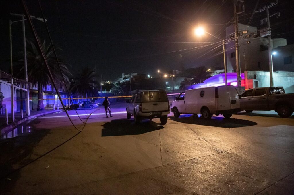 Incendio deja 10 casas consumidas y dos personas muertas