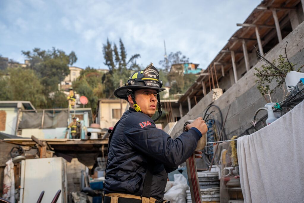 Incendio consume vivienda en la colonia Baja California