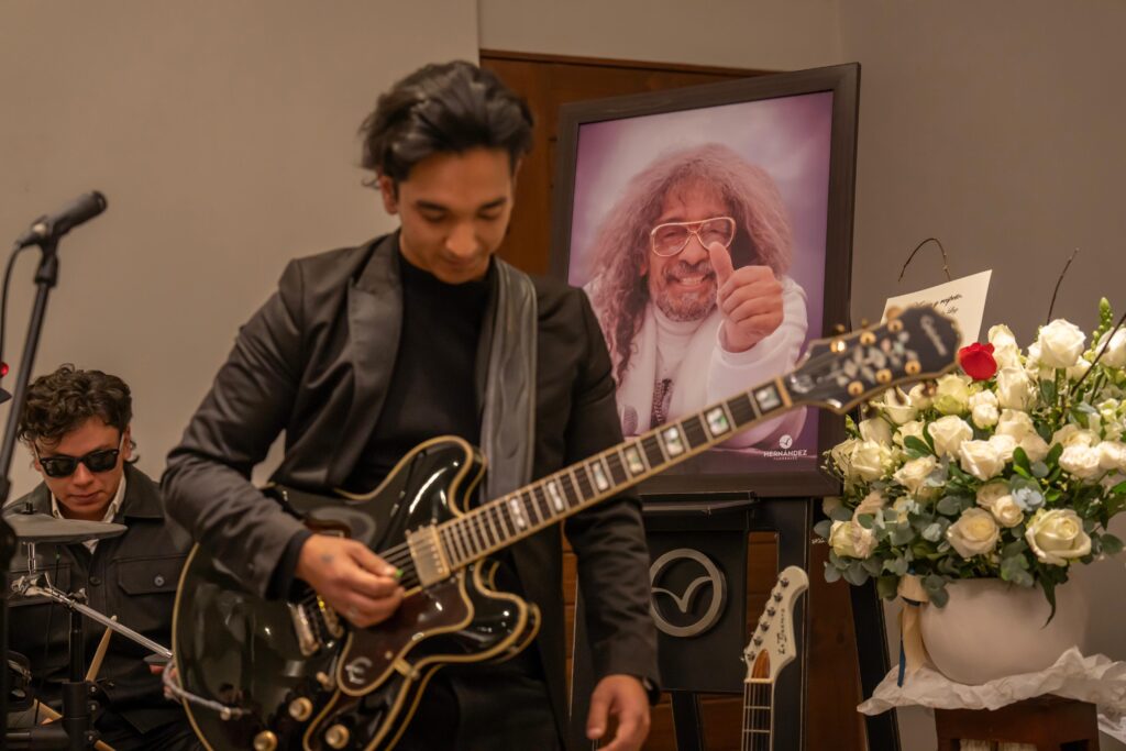 Entre flores y amigos despiden al legendario Javier Bátiz en Tijuana