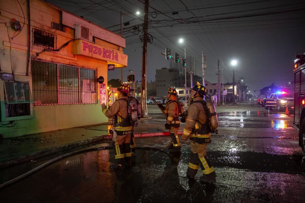 Se incendia negocio de comida en Zona Centro