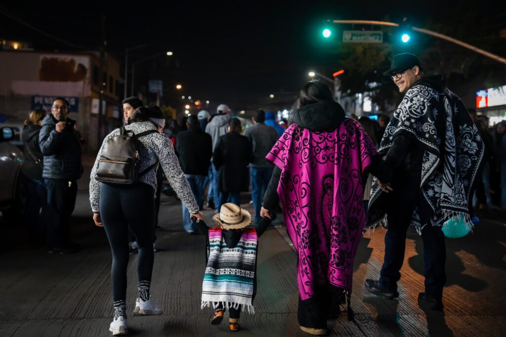 Miles caminaron en peregrinación en la víspera del Día de la Virgen de Guadalupe Miles caminaron en peregrinación en la víspera del Día de la Virgen de Guadalupe