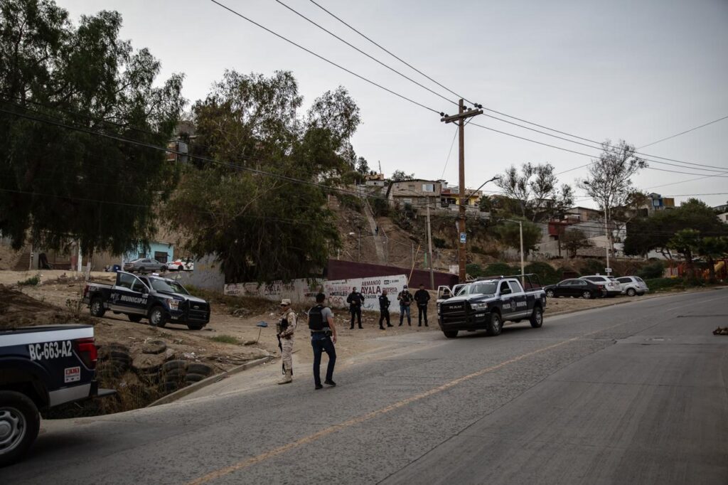 Atacan a balazos a pareja que vende tamales