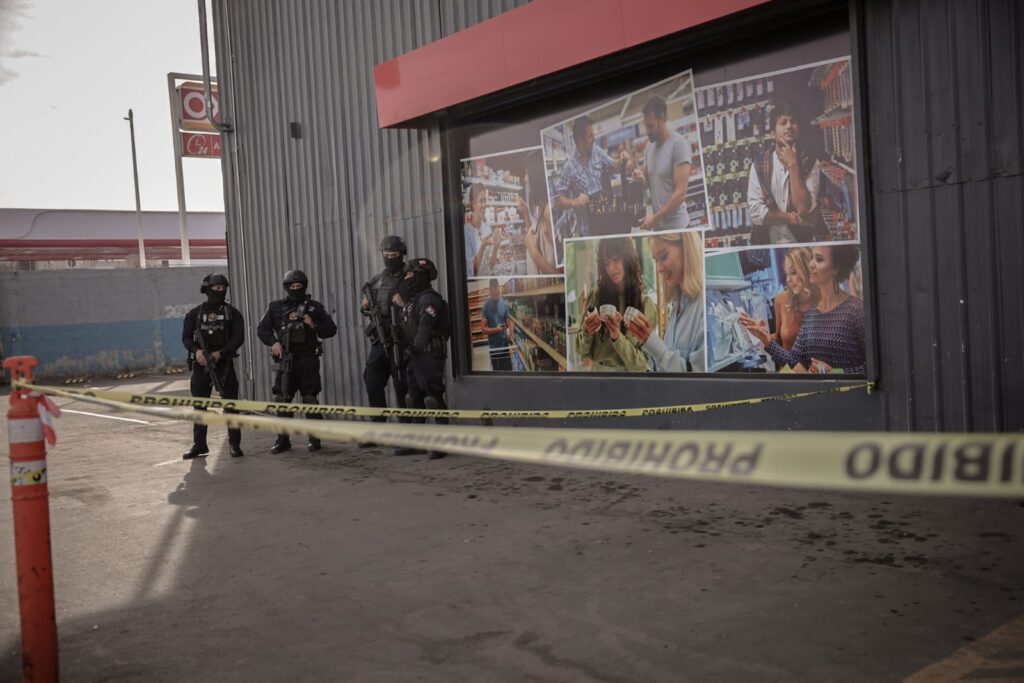 Clausuran tienda MaxiFamily en Mexicali