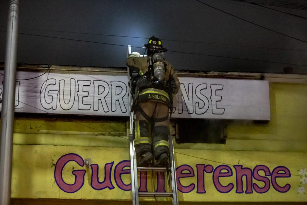 Se incendia negocio de comida en Zona Centro