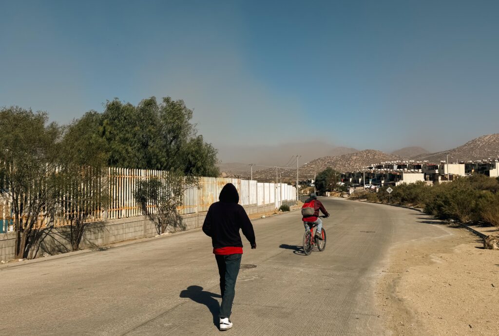 Incendio inicia al Sur de Tecate y se propaga hasta Tijuana Incendio inicia al Sur de Tecate y se propaga hasta Tijuana