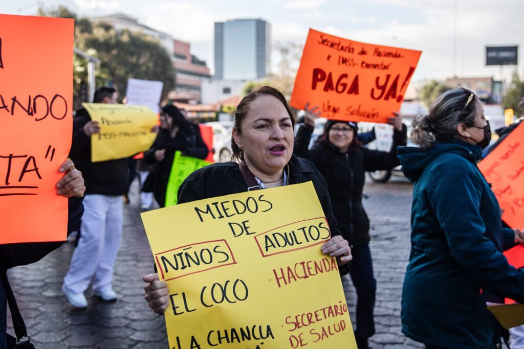 Trabajadores del Hospital General de Tijuana marchan por falta de pagos y medicamentos