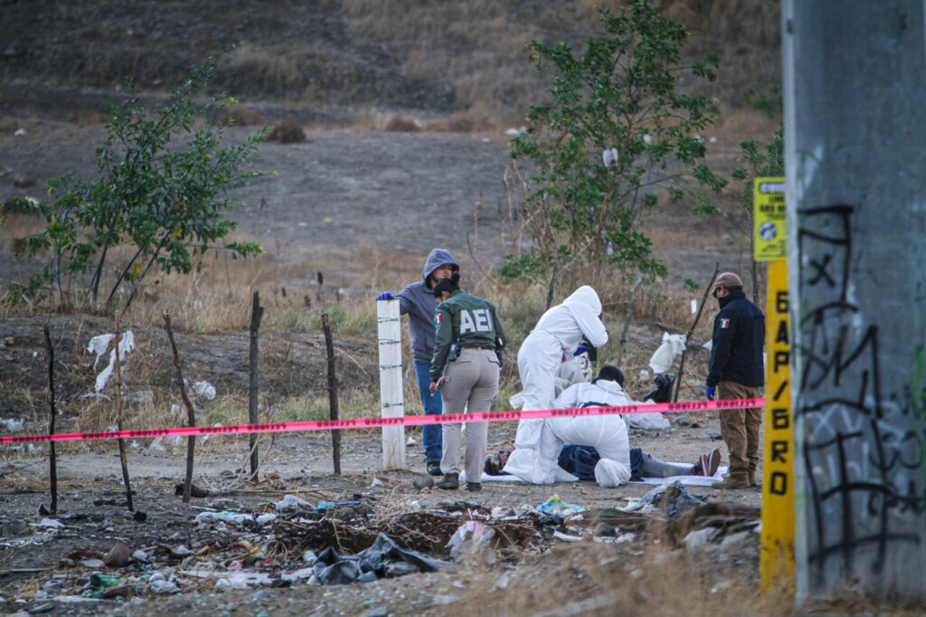 Asesinan a un hombre a un costado de las Vías del Tren Asesinan a un hombre a un costado de las Vías del Tren