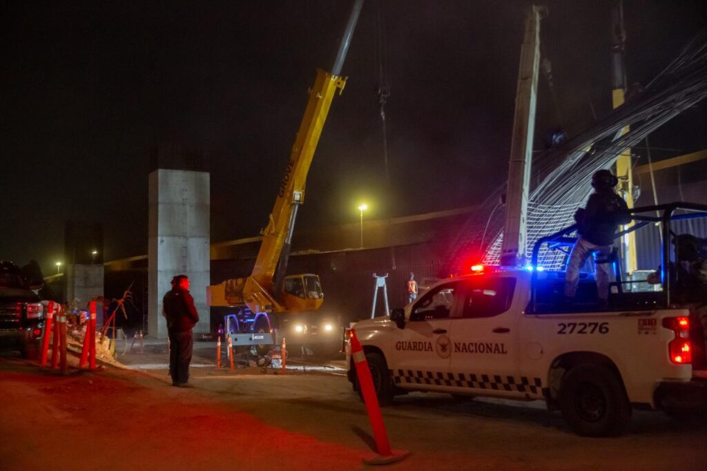 Colapso en obras del viaducto elevado en el Cañón Otay deja dos atrapados 