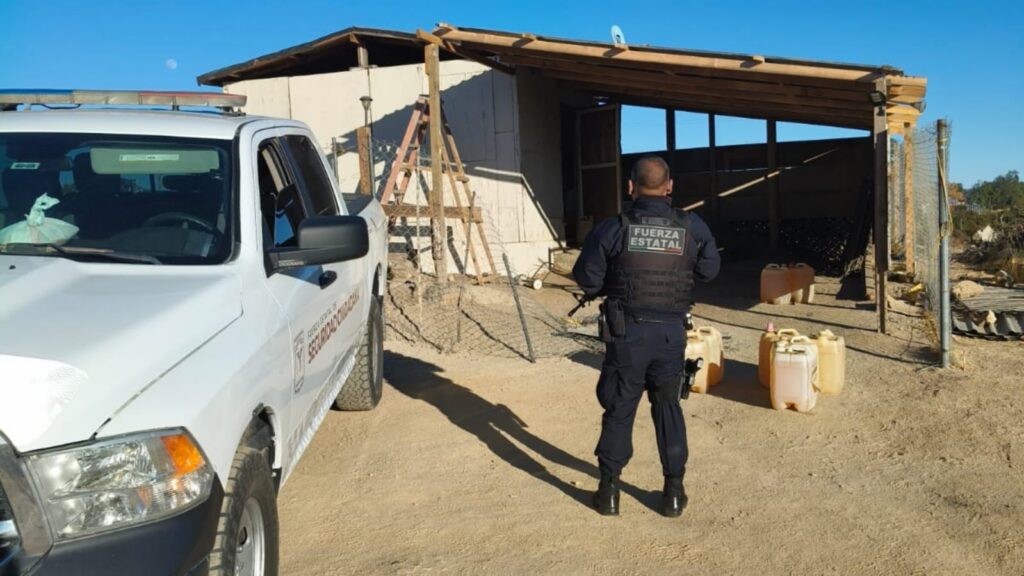 Aseguran más de 20 mil litros de hidrocarburo almacenado ilegalmente en Tecate Aseguran más de 20 mil litros de hidrocarburo almacenado ilegalmente en Tecate
