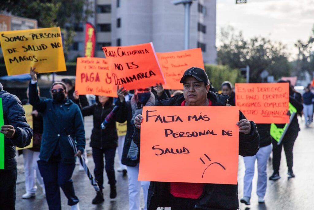 Trabajadores del Hospital General de Tijuana marchan por falta de pagos y medicamentos