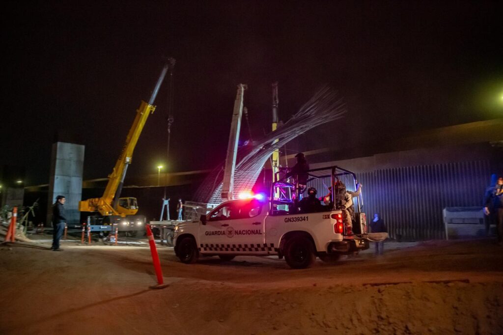 Colapso en obras del viaducto elevado en el Cañón Otay deja dos atrapados 