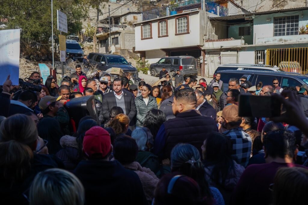 Vecinos de Camino Verde exigen servicios públicos ante autoridades