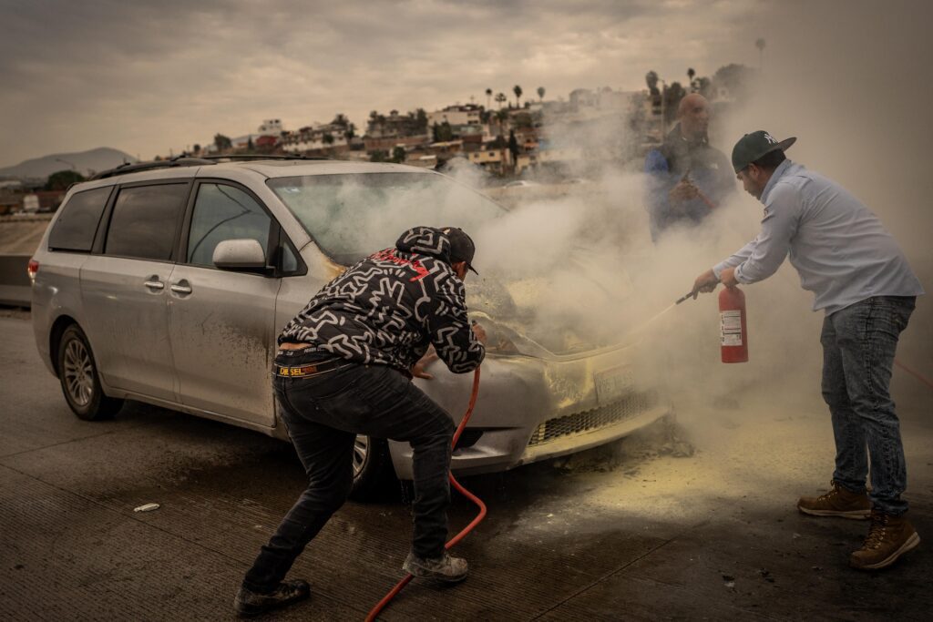 Se incendia auto sobre la Vía Rápida Alamar, recientemente lo habían sacado del mecánico