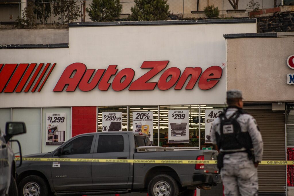 Localizan restos humanos en AutoZone de la colonia Loma Bonita Localizan restos humanos en AutoZone de la colonia Loma Bonita