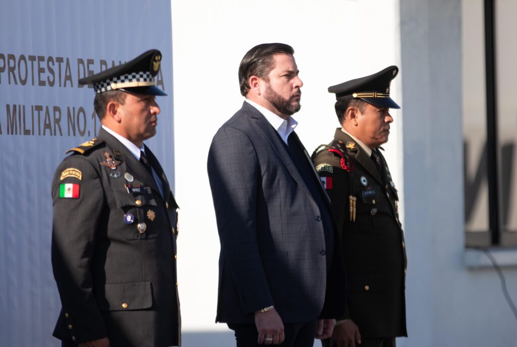 Ismael Burgueño asiste a toma de posesión del nuevo comandante de la Base Aérea Militar no. 12