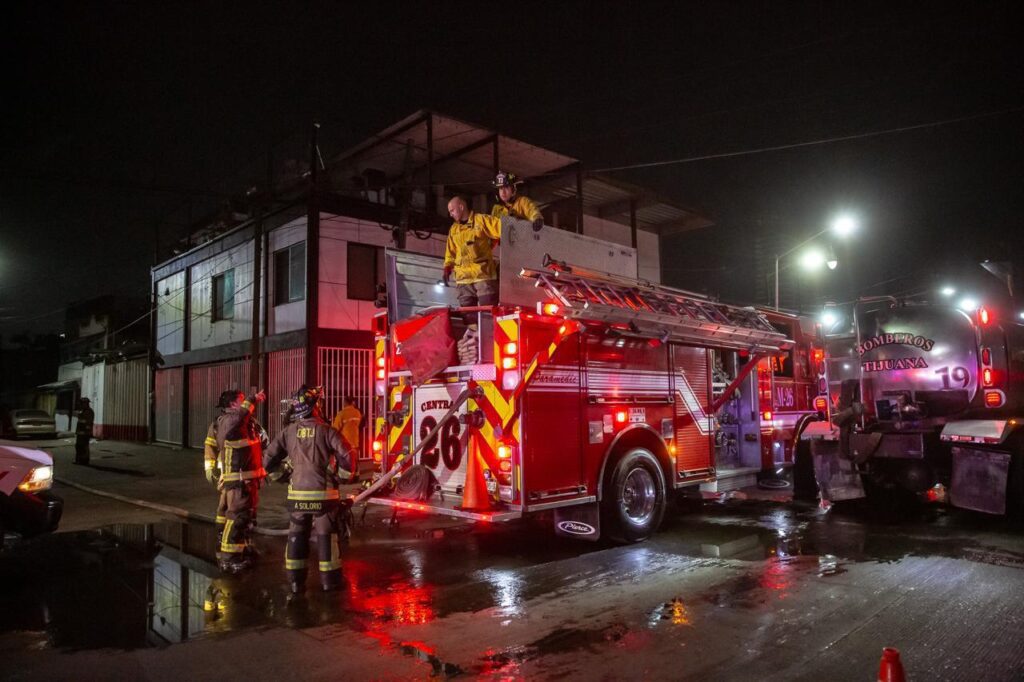 Incendio consume tres casas en Zona Centro y deja una mascota calcinada Incendio consume tres casas en Zona Centro y deja una mascota calcinada