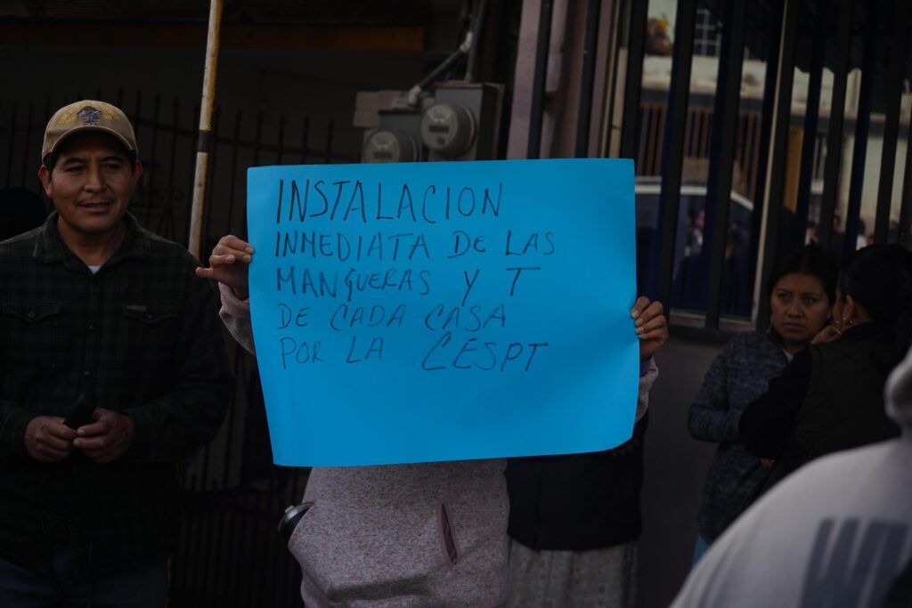 Vecinos de Camino Verde exigen servicios públicos ante autoridades
