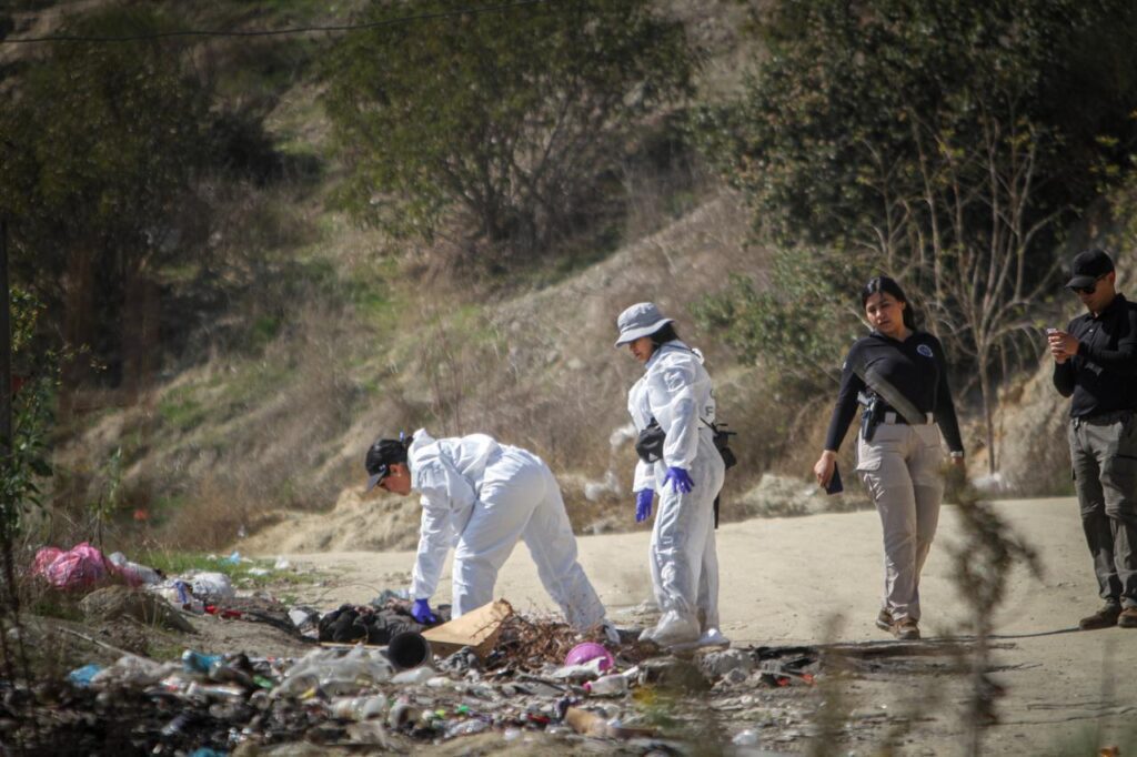 Encuentran un cuerpo en camino de terracería en la colonia Santa Cruz