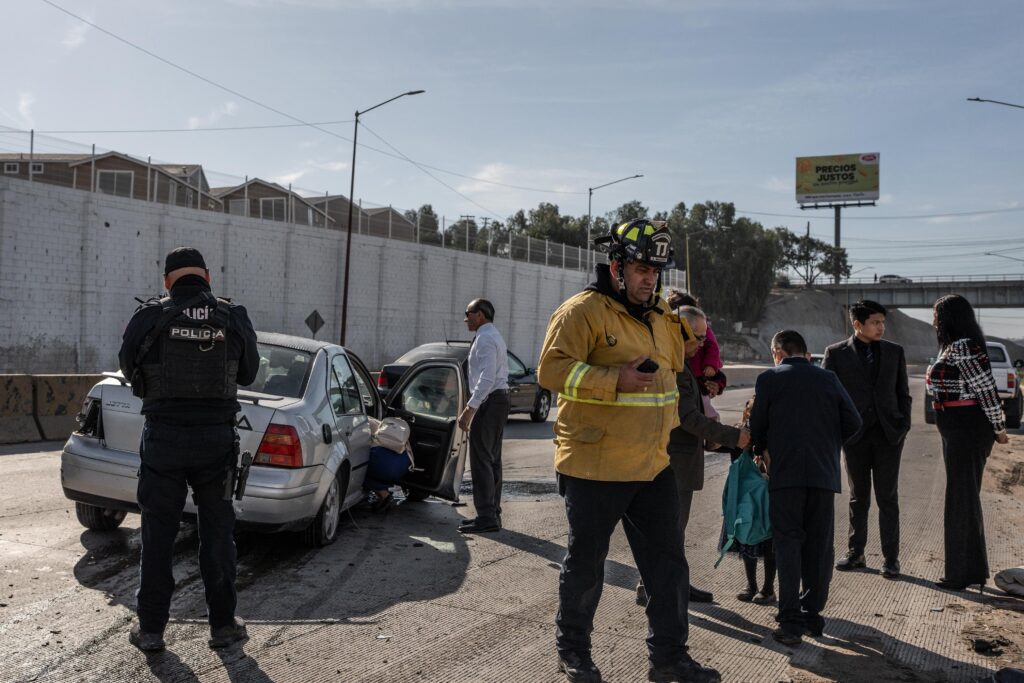 Familia sufre accidente automovilístico sobre carretera libre Tijuana-Rosarito Familia sufre accidente automovilístico sobre carretera libre Tijuana-Rosarito