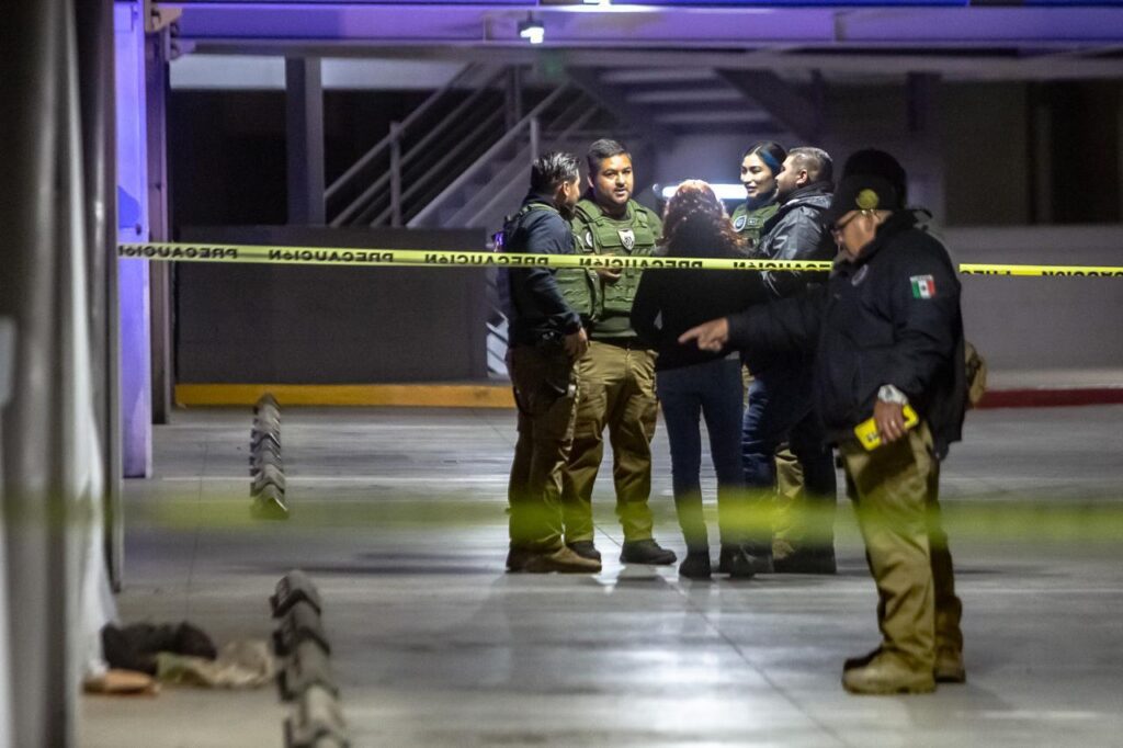 Nuevamente abandonan restos humanos y una narcomanta en Plaza Río