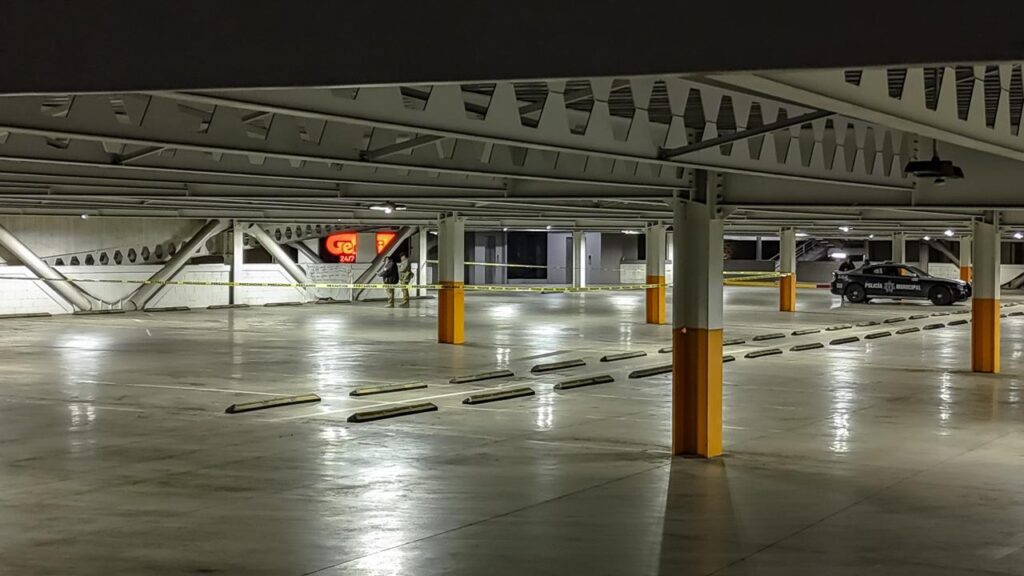 Nuevamente abandonan restos humanos y una narcomanta en Plaza Río