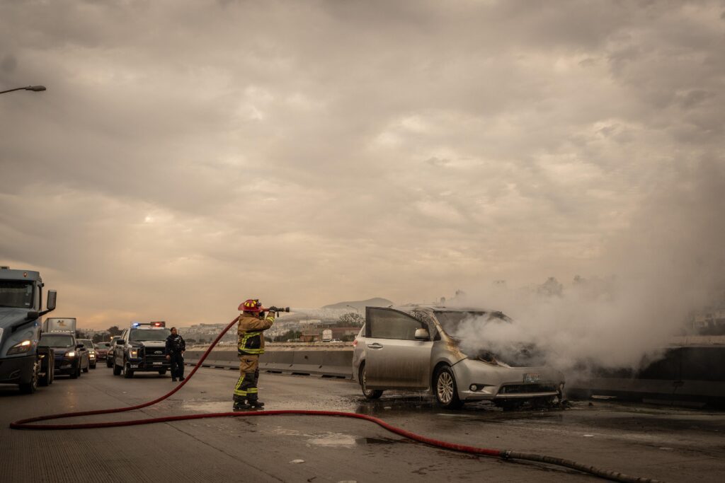Se incendia auto sobre la Vía Rápida Alamar, recientemente lo habían sacado del mecánico