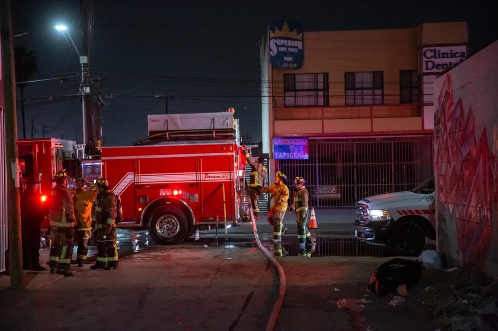 Incendio consume tres casas en Zona Centro y deja una mascota calcinada Incendio consume tres casas en Zona Centro y deja una mascota calcinada