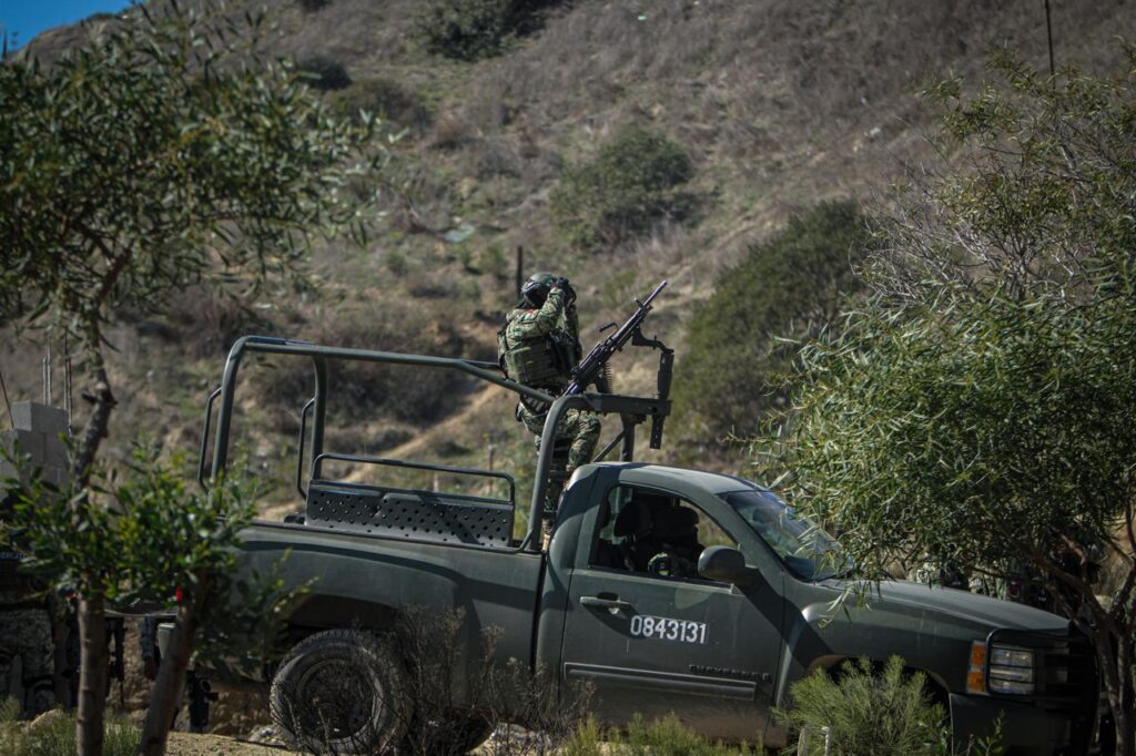 Encuentran un cuerpo en camino de terracería en la colonia Santa Cruz