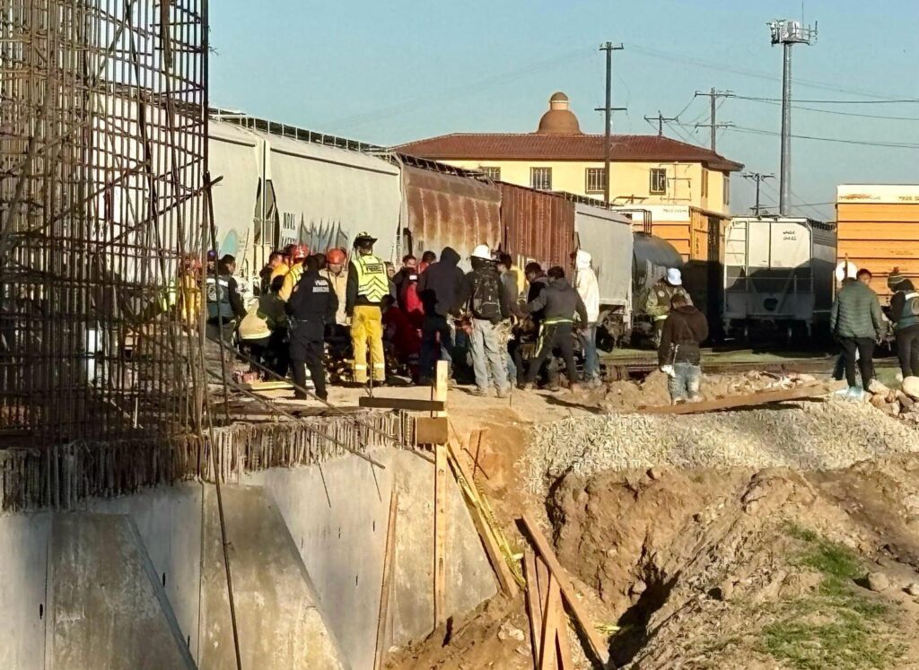 Cuatro trabajadores lesionados tras caída de varillas en obra del viaducto elevado