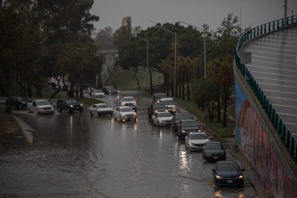 Segunda tormenta trae choques e inundaciones