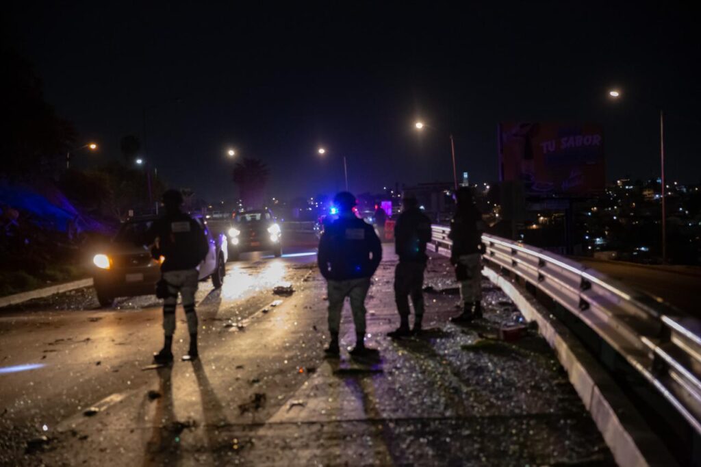 Auto vuelca en el bulevar Cuauhtémoc Norte Auto vuelca en el bulevar Cuauhtémoc Norte
