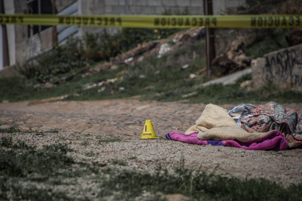 Arrojan cuerpo encobijado en la colonia Libertad