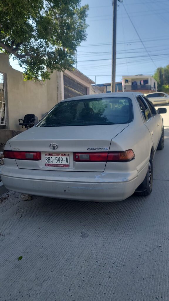 Detienen a sujeto con un auto robado