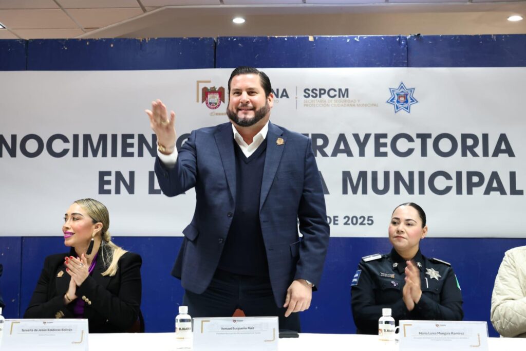 Reconoce Ismael Burgueño trayectoria y profesionalismo de mujeres policías