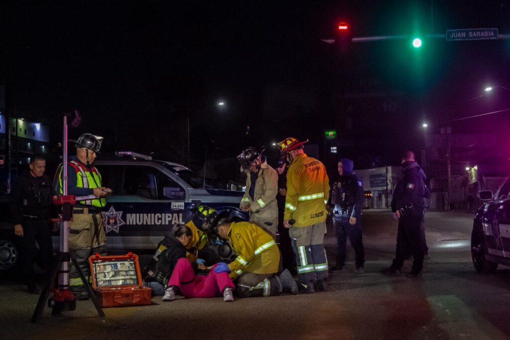 Militar ebrio impacta choca con mujer biker y le provoca múltiples fracturas